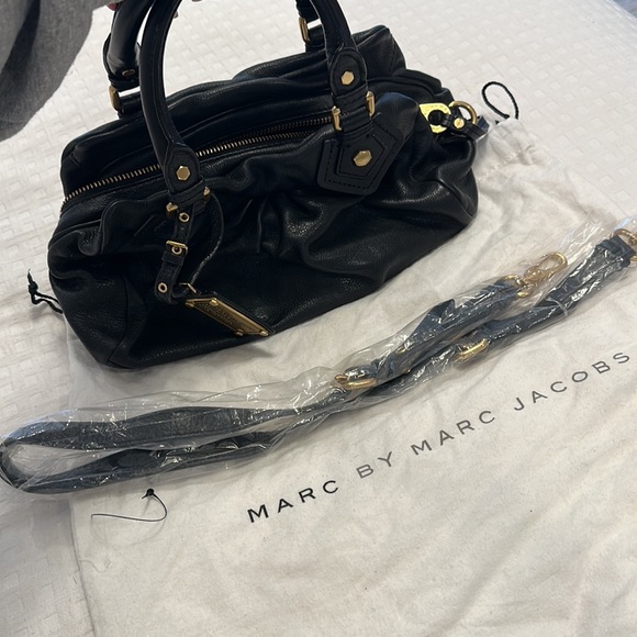 Stylish crossbag March Jacobs bag black with gold hardware - Picture 4 of 4